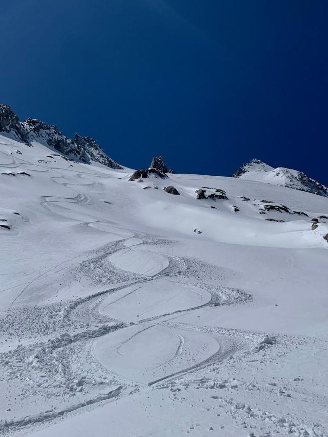 Appartement avec jacuzzi dans chalet privé, grande terrasse, parking gratuit Les Houches Esterno foto