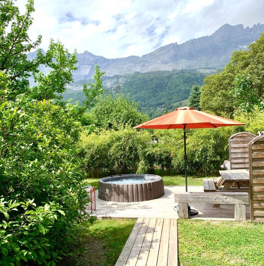 Appartement avec jacuzzi dans chalet privé, grande terrasse, parking gratuit Les Houches Esterno foto