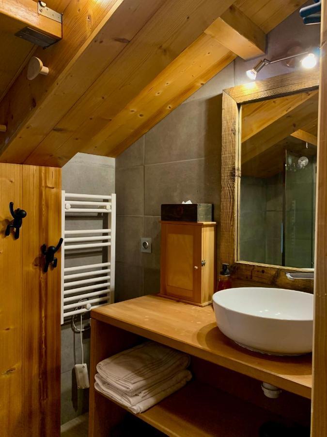 Appartement avec jacuzzi dans chalet privé, grande terrasse, parking gratuit Les Houches Esterno foto